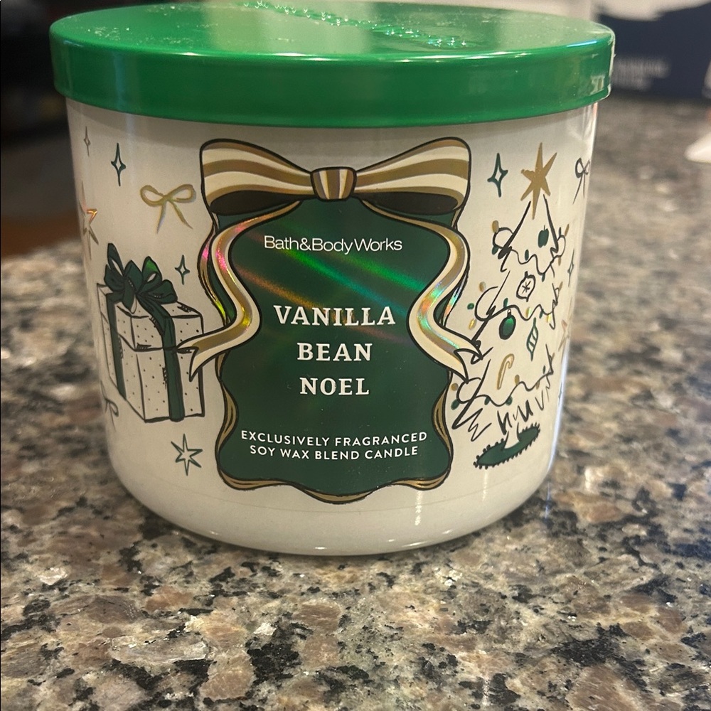 Bath & Body Works Vanilla Bean Noel Candle - Green and White